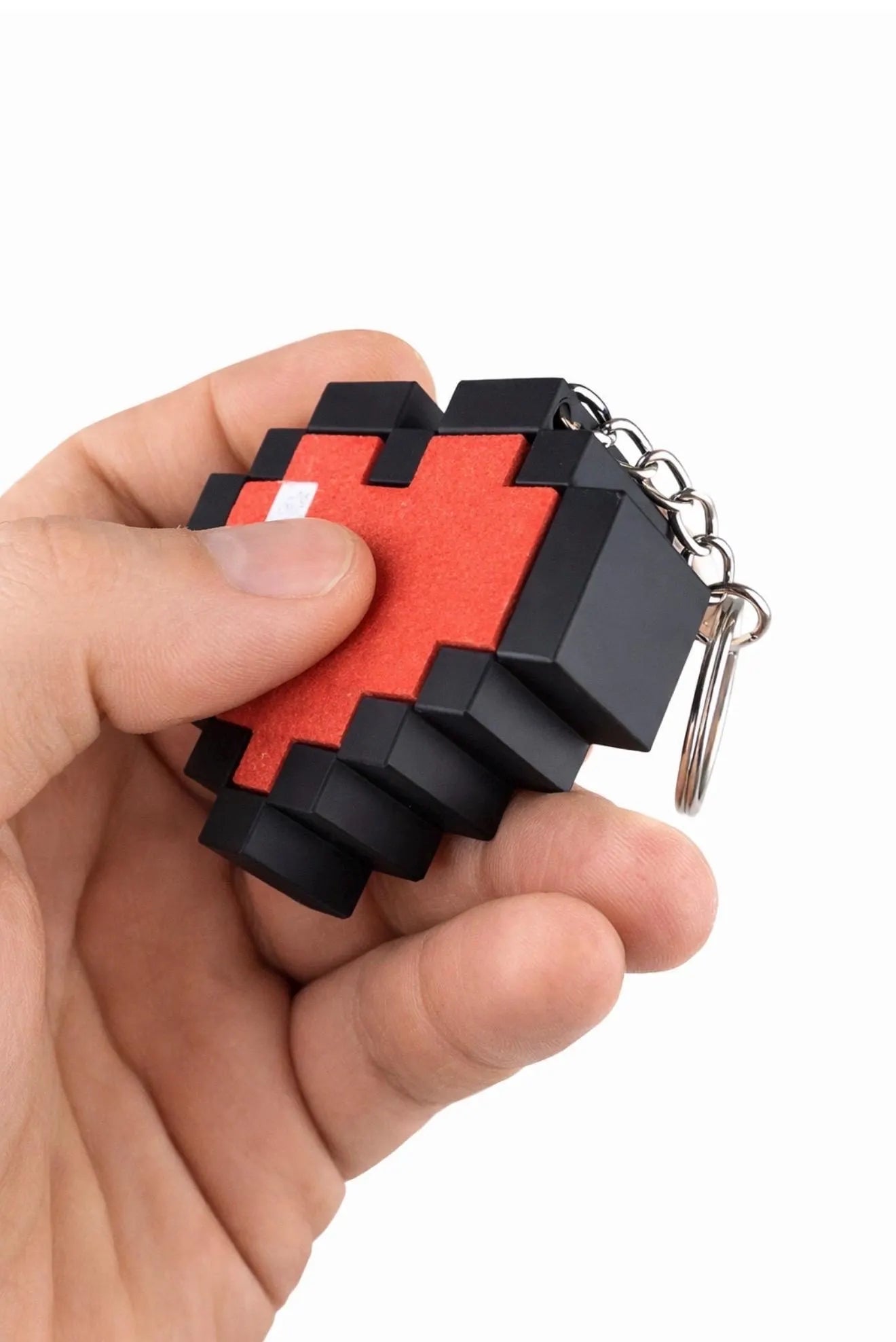 8-Bit Pixel Heart Keychain – Retro Gamer Accessory, Red Love Keyring